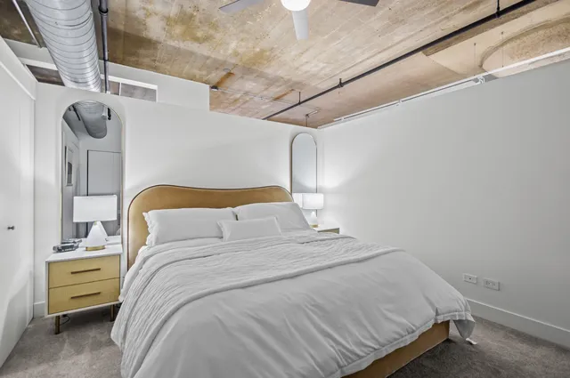 $389,900 | 411 West Ontario Street, Unit 323, Chicago, IL 60654