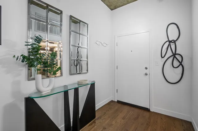 $389,900 | 411 West Ontario Street, Unit 323, Chicago, IL 60654