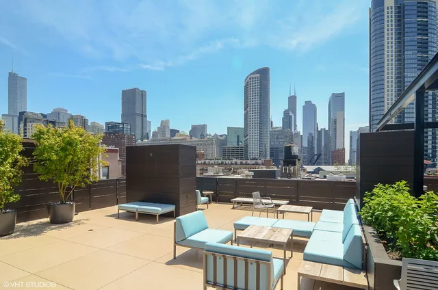 $389,900 | 411 West Ontario Street, Unit 323, Chicago, IL 60654