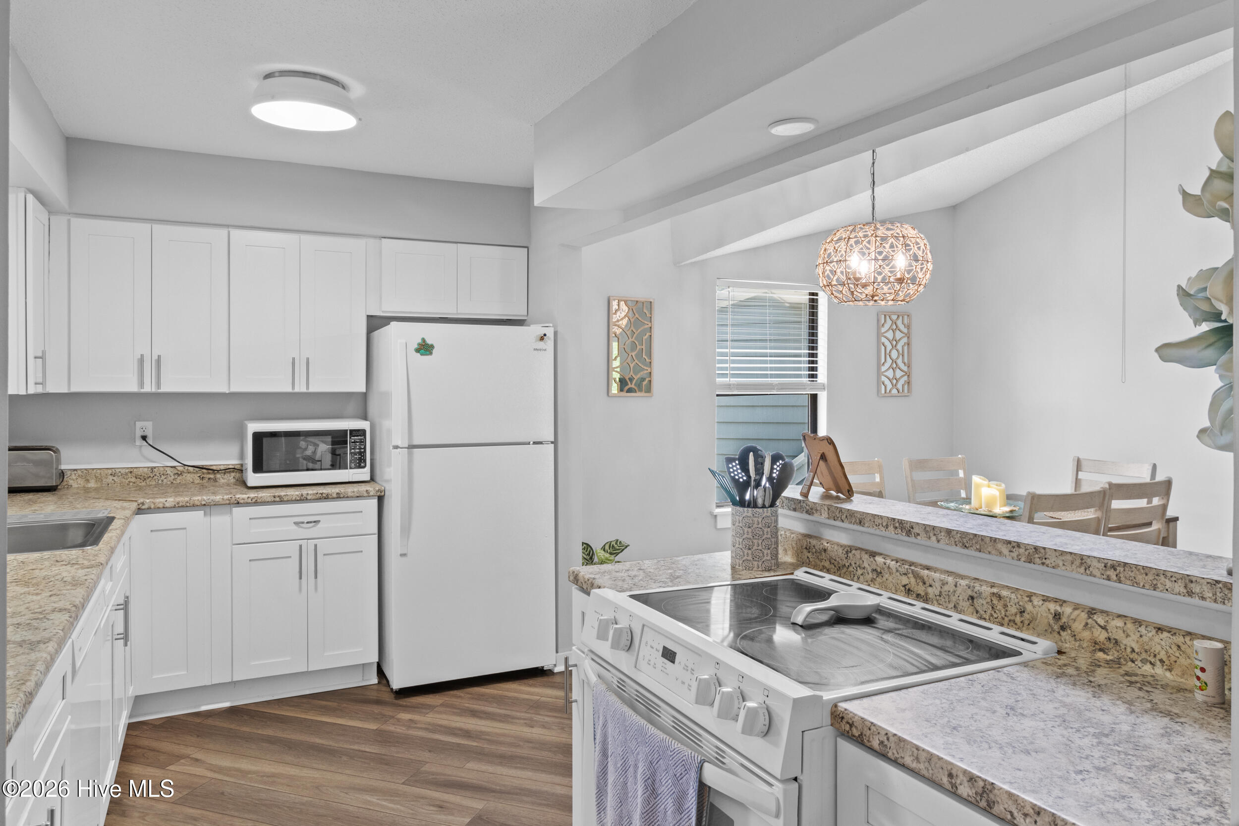 718 Azalea Drive, Unit 458 Hampstead, NC 28443 - Photo 10 of 38 11_kitchen