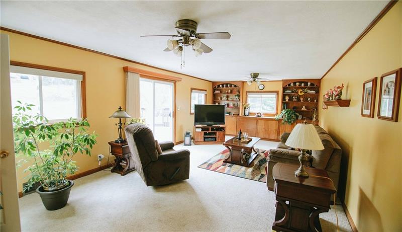 130 Rosscommon Road Wexford, PA 15090 - Photo 3 of 17 Large family room
