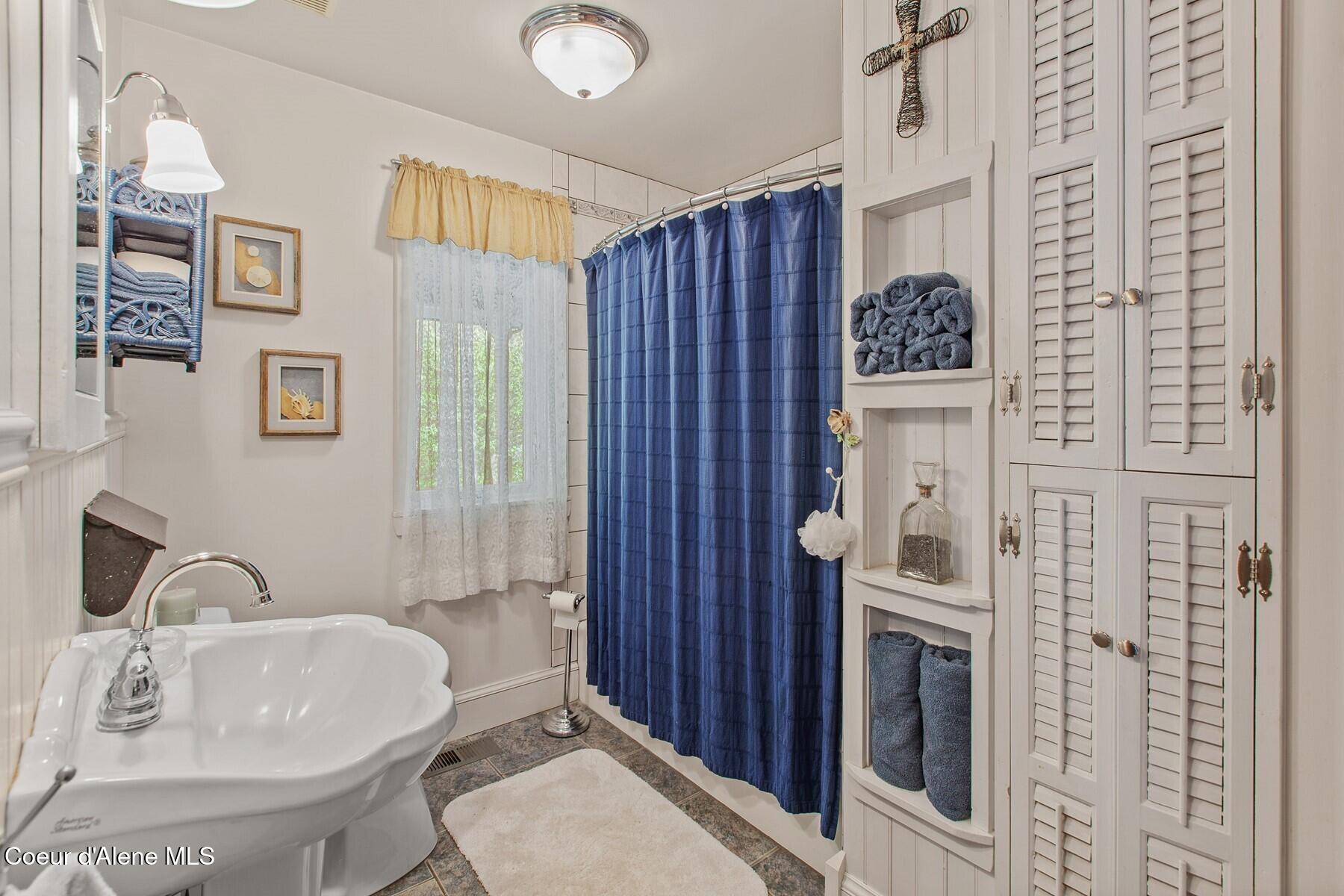 3467 East Sunset Drive Harrison, ID 83833 - Photo 30 of 55 Main Floor Bathroom