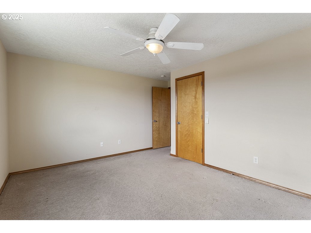 3021 Southeast Pheasant Avenue Gresham, OR 97080 - Photo 14 of 26 a view of an empty room