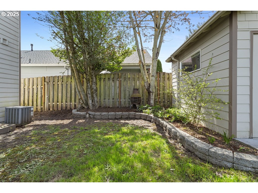 3021 Southeast Pheasant Avenue Gresham, OR 97080 - Photo 26 of 26 a view of backyard of house with green space