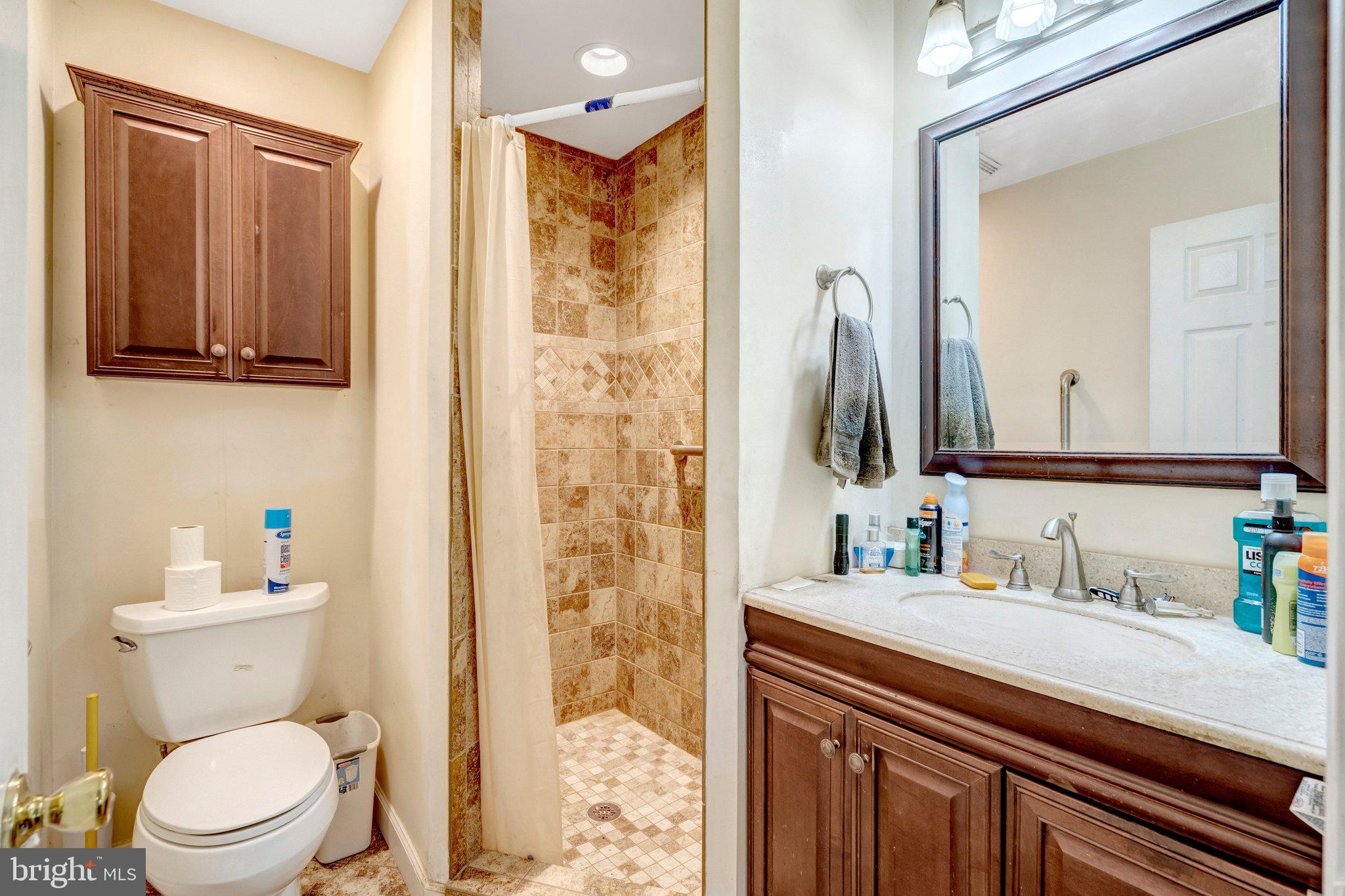 8844 McGrath Road Manassas, VA 20112 - Photo 19 of 27 Modern bathroom with elegant finishes.