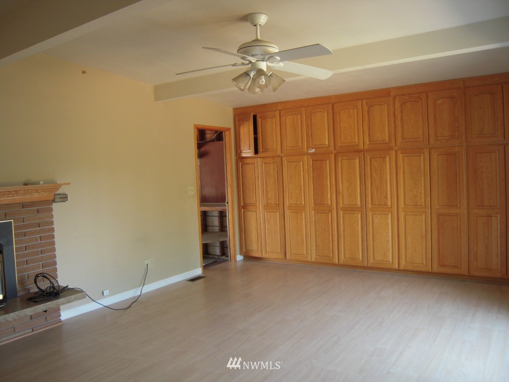 2408 Northeast 23rd Street Renton, WA 98056 - Photo 2 of 9
