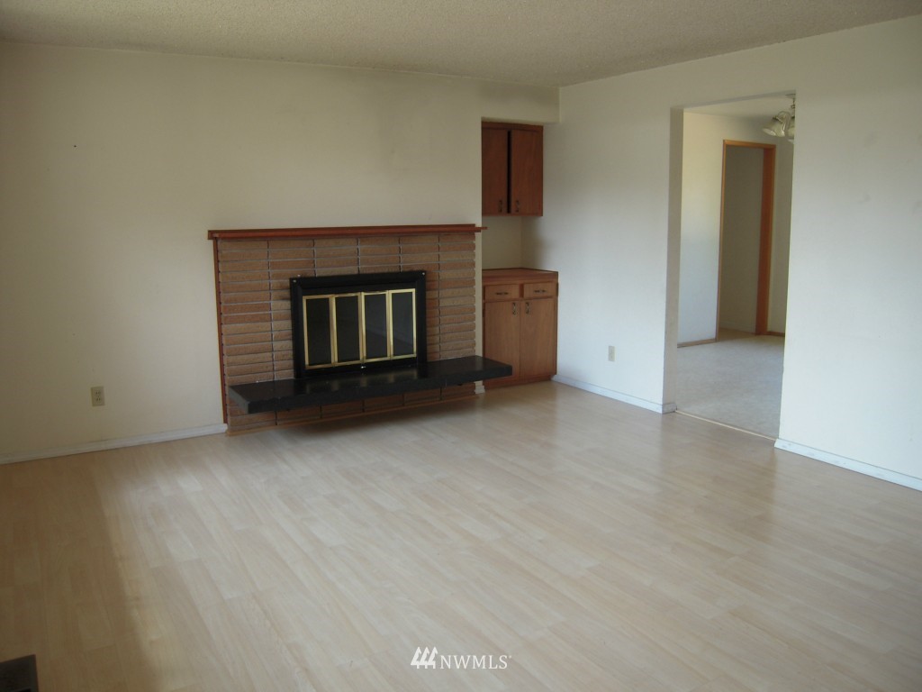 2408 Northeast 23rd Street Renton, WA 98056 - Photo 3 of 9