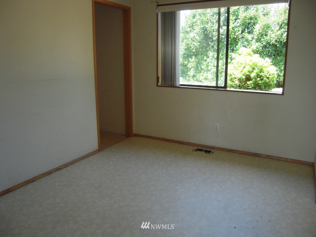 2408 Northeast 23rd Street Renton, WA 98056 - Photo 6 of 9