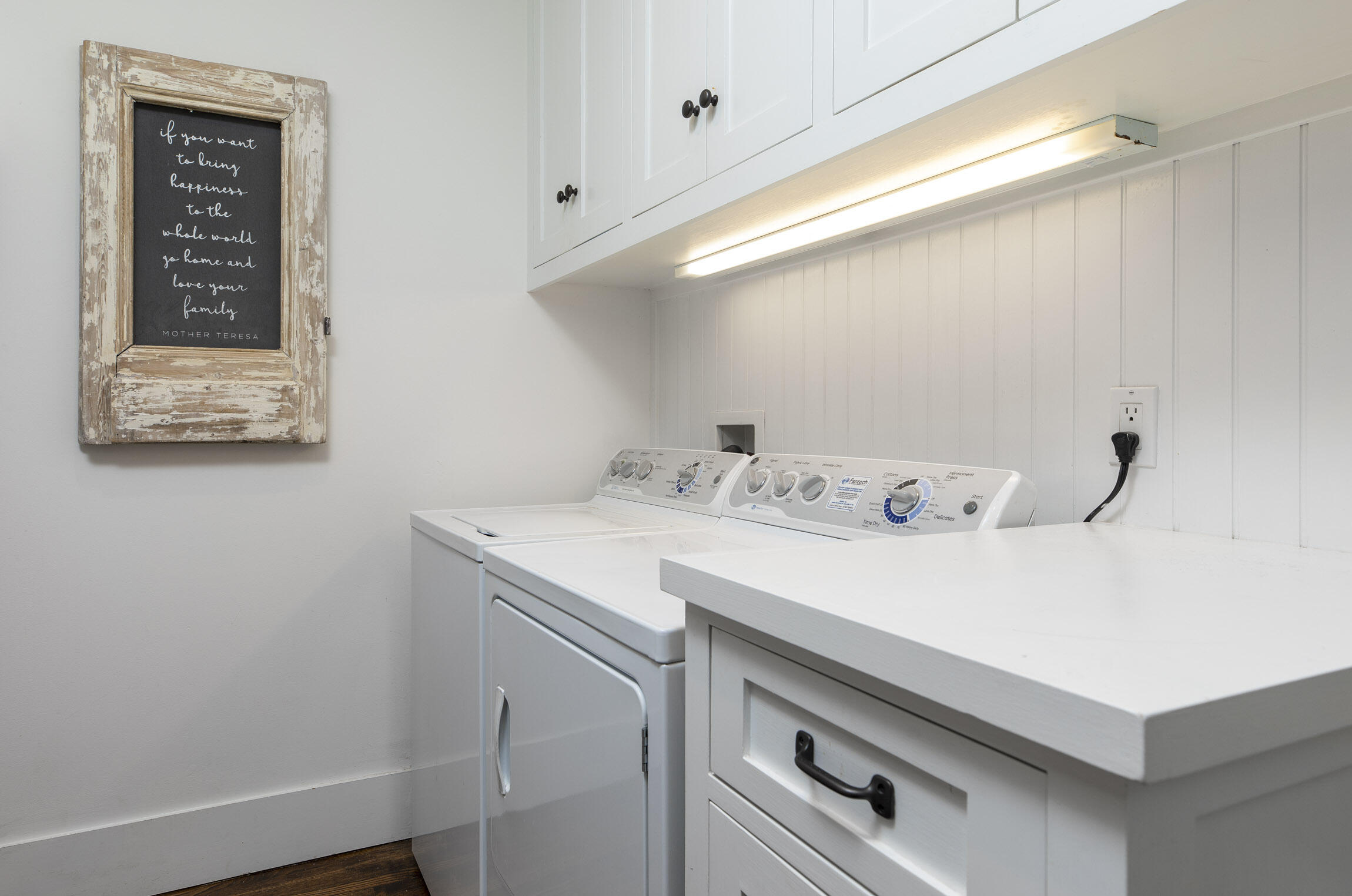 199 Ocean View Avenue Carpinteria, CA 93013 - Photo 18 of 22 a utility room with dryer and washer