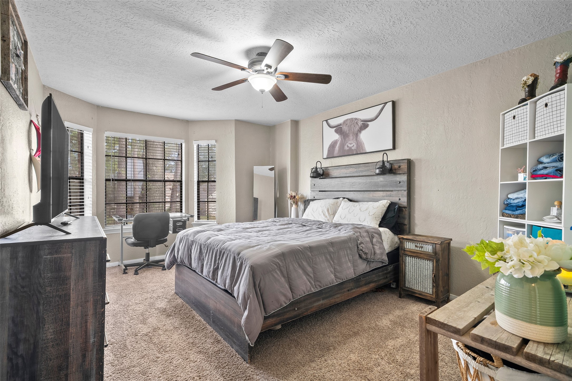 41 Windsor Drive Conroe, TX 77304 - Photo 25 of 39 Secondary bedroom featuring neutral paint, carpet flooring, a ceiling fan with light, and a window allowing natural light. Suitable for a guest room, home office, or flex space.