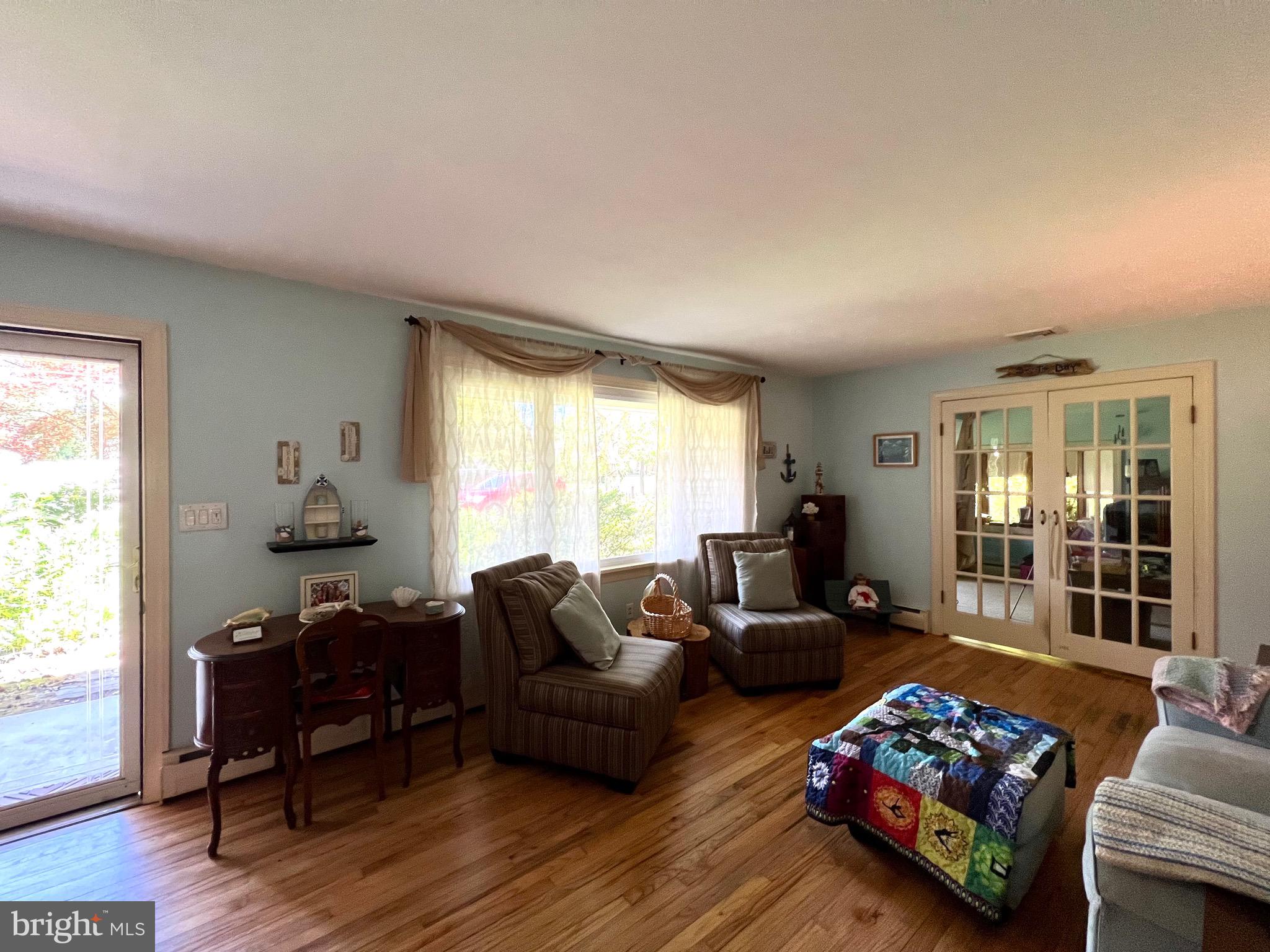 269 Edgebrook Road Hamilton, NJ 08691 - Photo 19 of 21 Living room