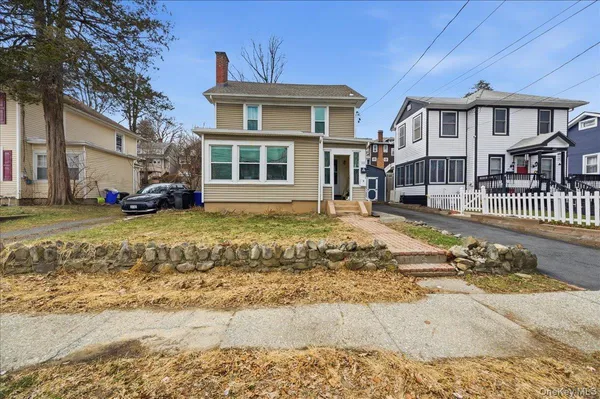 $1,600 | 23 Forsythe Place, Unit 1, Newburgh, NY 12550