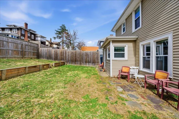 $1,600 | 23 Forsythe Place, Unit 1, Newburgh, NY 12550