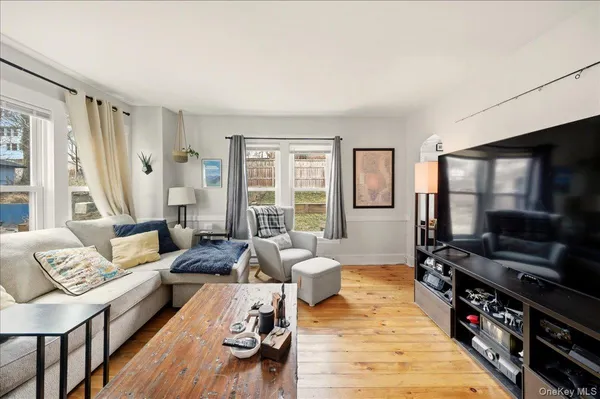 $1,600 | 23 Forsythe Place, Unit 1, Newburgh, NY 12550