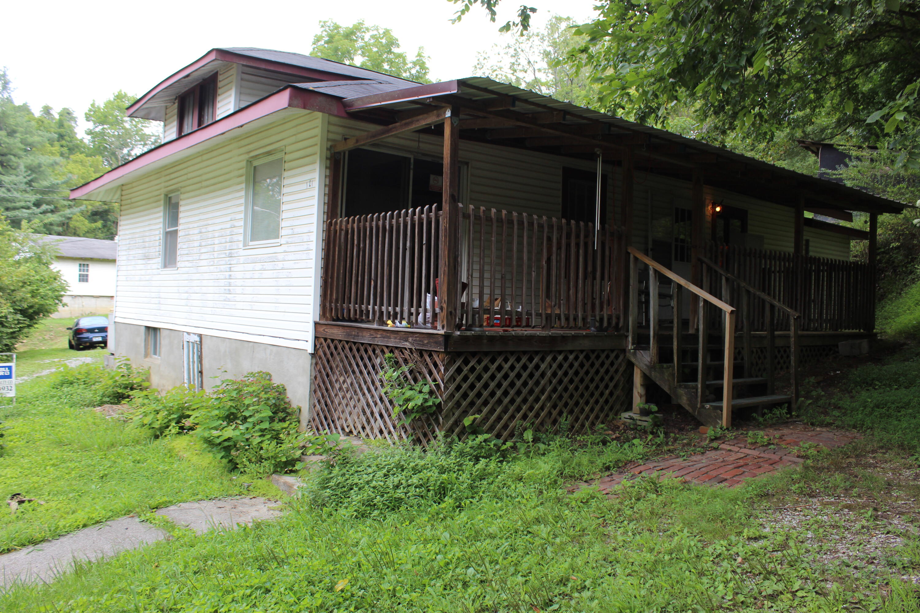 121 Home Run Road Middlesboro, KY 40965 - Photo 2 of 18 IMG_0234