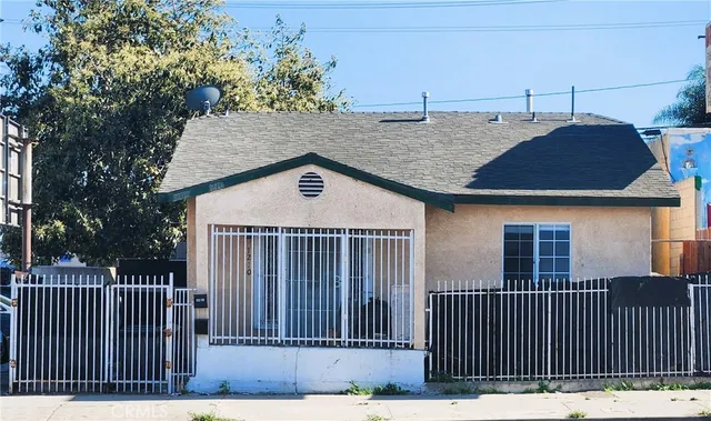 a house view with a outdoor space
