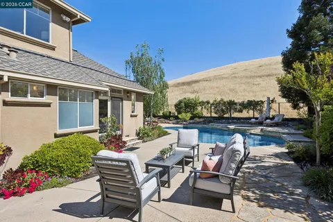 $2,575,000 | 680 Quail Crest Drive, Walnut Creek, CA 94598