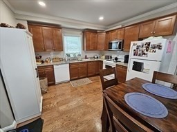 21 Lincoln Street, Unit 2 Reading, MA 01867 - Photo 3 of 8