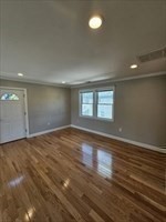 21 Lincoln Street, Unit 2 Reading, MA 01867 - Photo 7 of 8