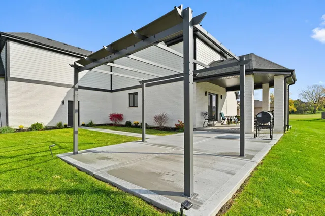 a view of a park with porch