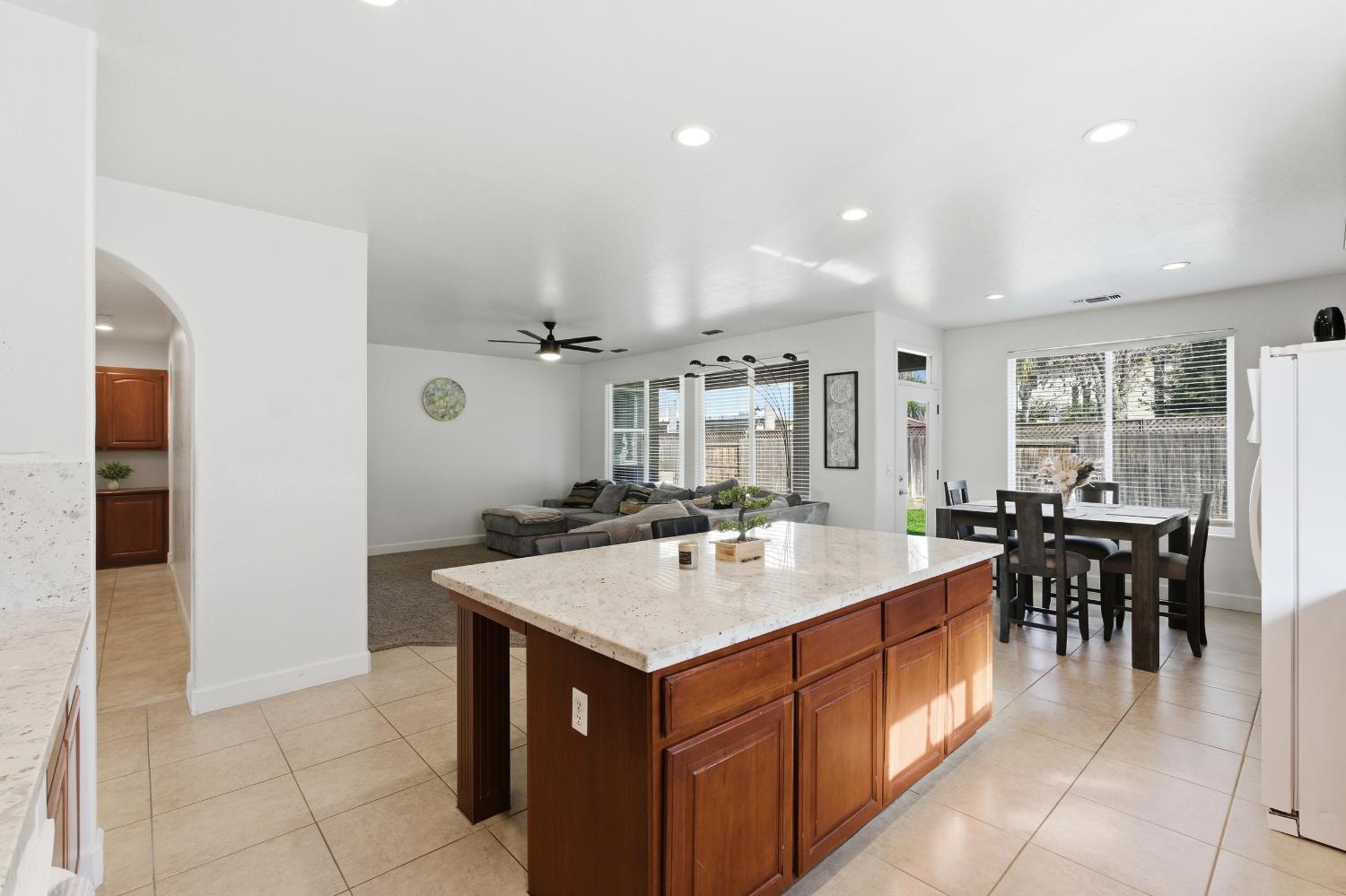 346 Martin Street Tulare, CA 93274 - Photo 18 of 41