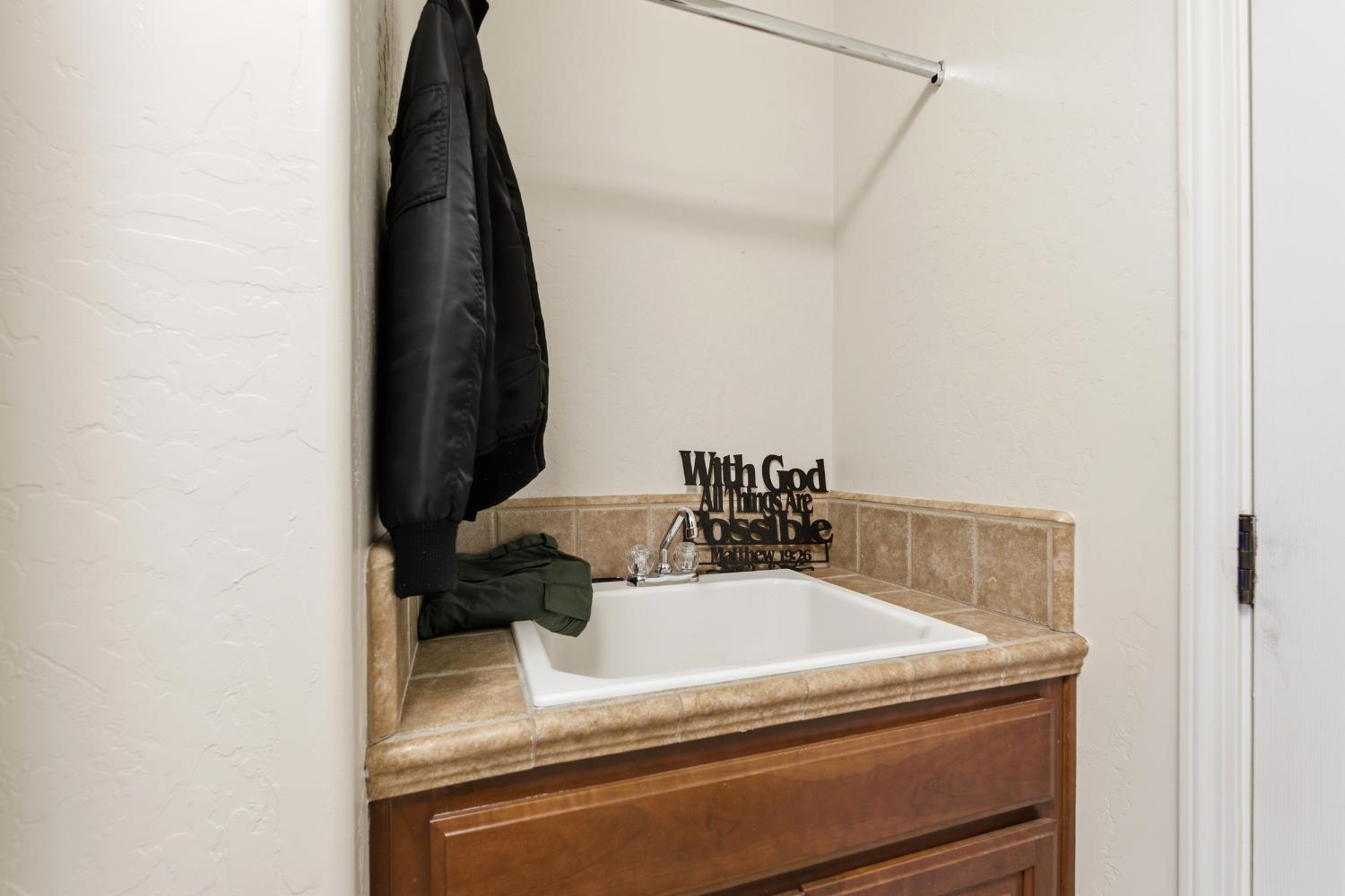 346 Martin Street Tulare, CA 93274 - Photo 27 of 41