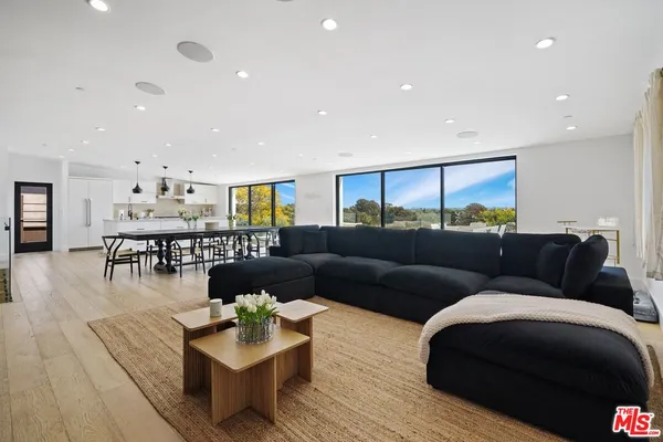 $19,000 | 1812 Navy Street, Santa Monica, CA 90405