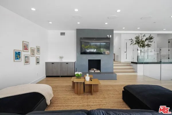 $19,000 | 1812 Navy Street, Santa Monica, CA 90405