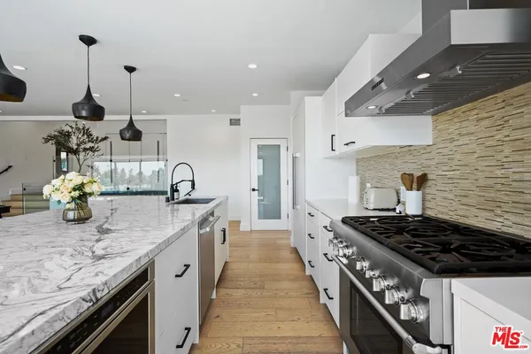 $19,000 | 1812 Navy Street, Santa Monica, CA 90405