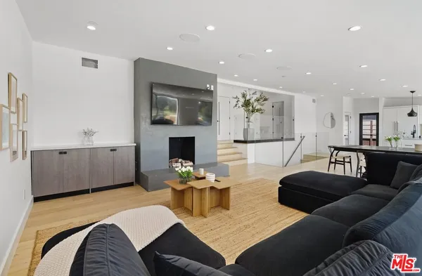 $19,000 | 1812 Navy Street, Santa Monica, CA 90405