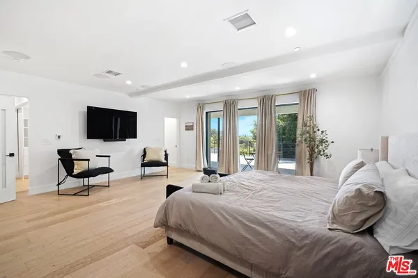 $19,000 | 1812 Navy Street, Santa Monica, CA 90405