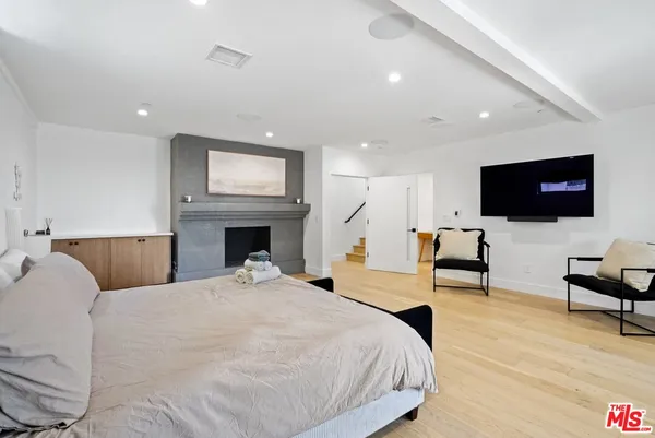 $19,000 | 1812 Navy Street, Santa Monica, CA 90405