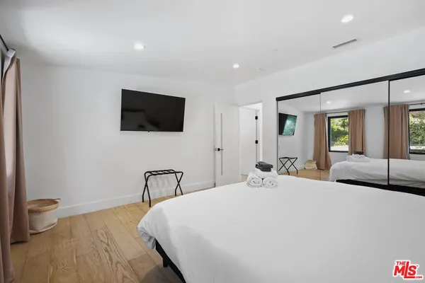 $19,000 | 1812 Navy Street, Santa Monica, CA 90405