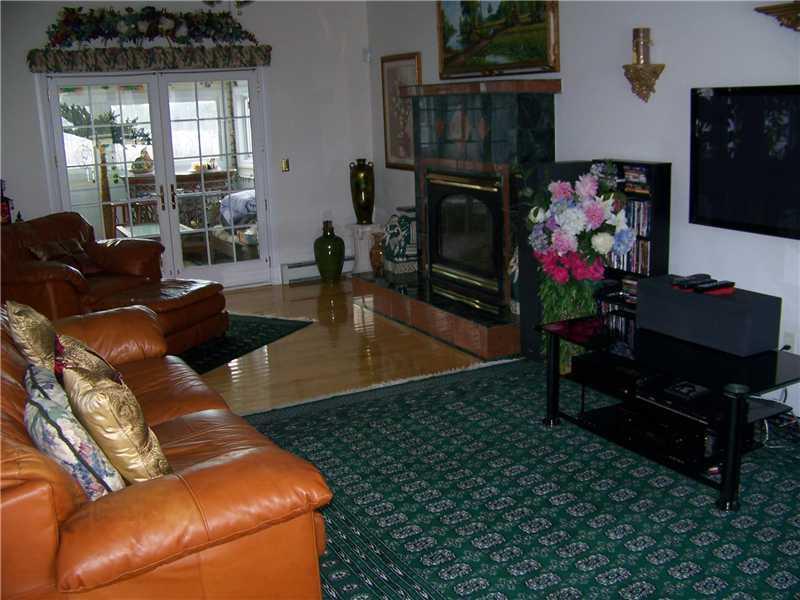 35 Tide Mill Road Portland, ME 04102 - Photo 8 of 25 Living Room.