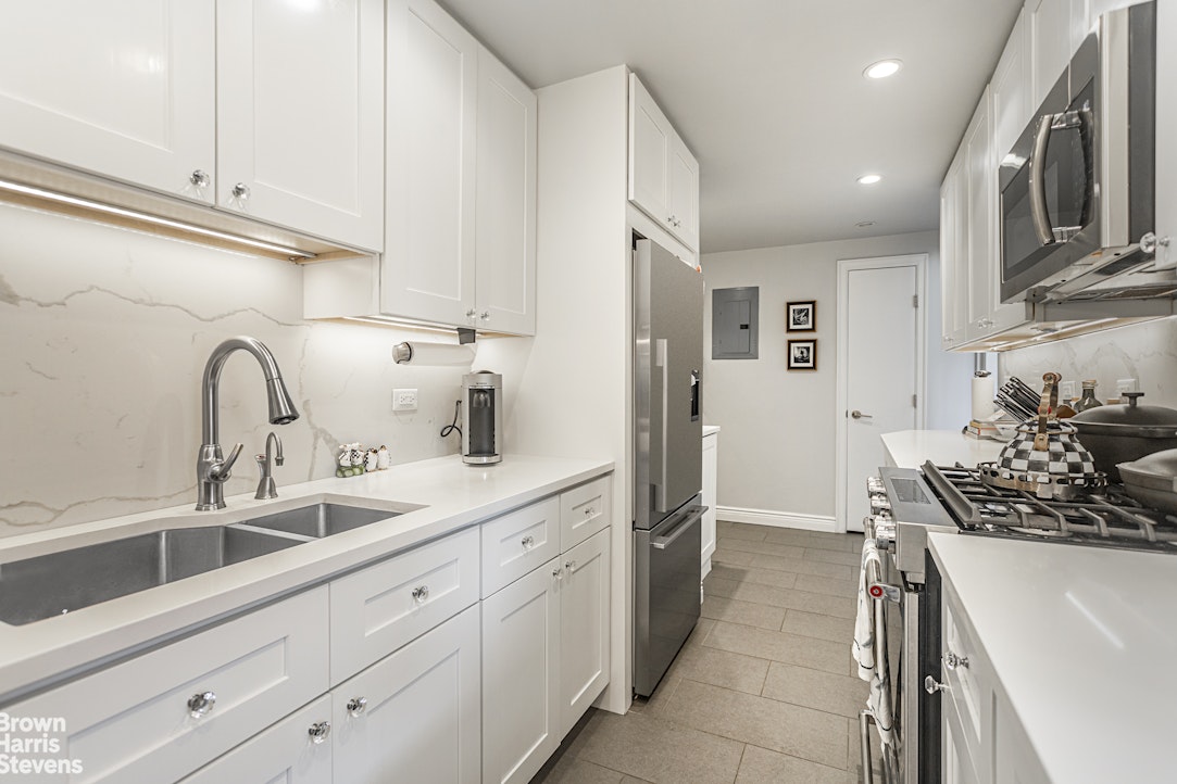 25 Sutton Place South, Unit 20J Manhattan, NY 10022 - Photo 10 of 15