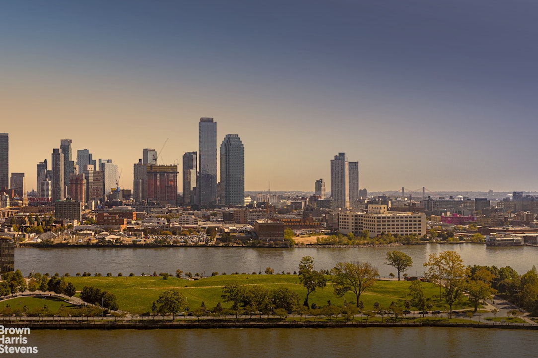 25 Sutton Place South, Unit 20J Manhattan, NY 10022 - Photo 11 of 15