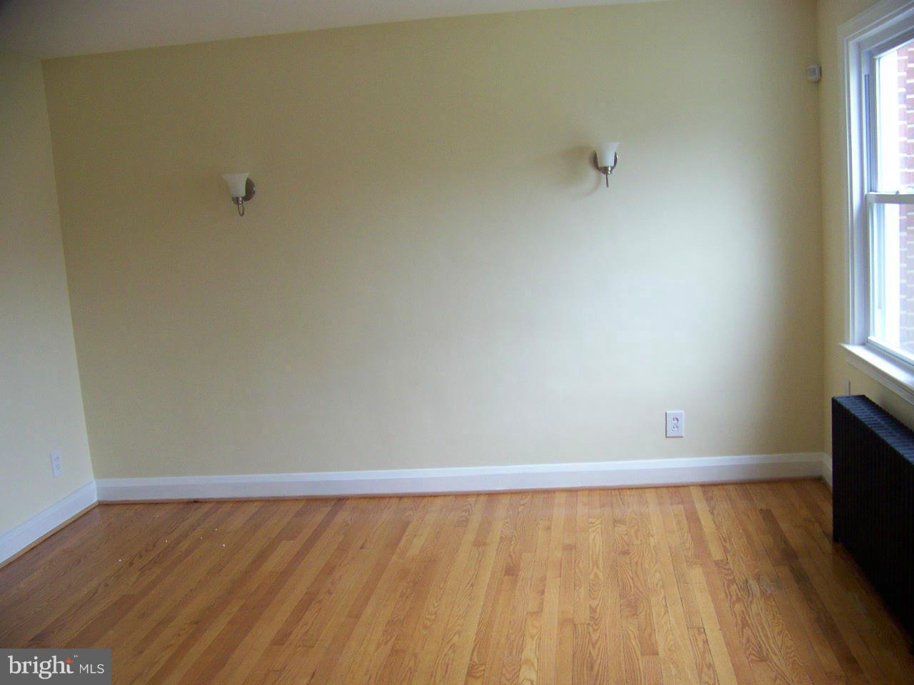 703 Benninghaus Road Baltimore, MD 21212 - Photo 4 of 24 Living Room