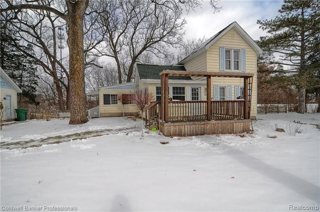 212 Brighton Lake Road Brighton, MI 48116 - Photo 1 of 34
