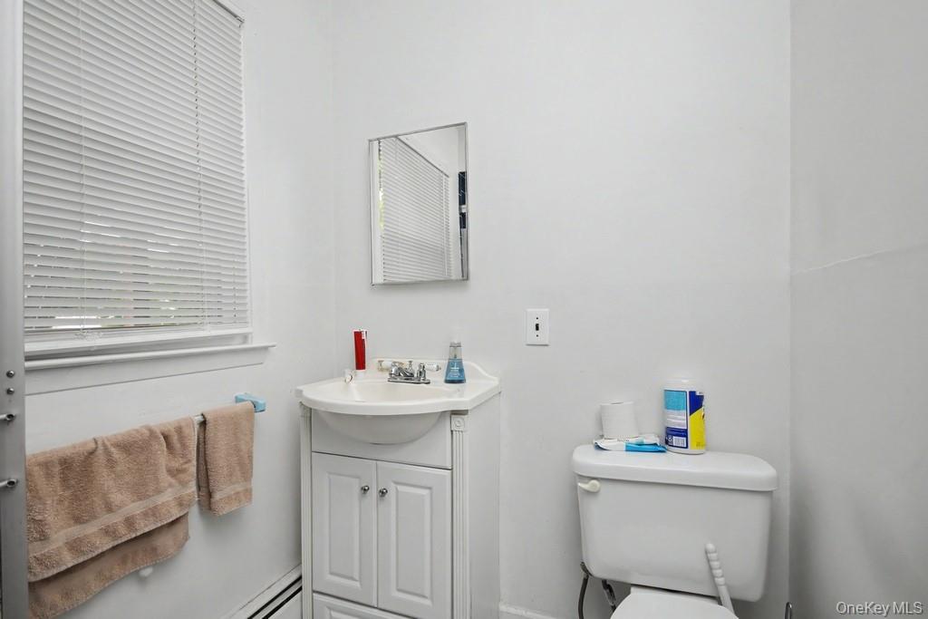 167 Kings Ferry Road Buchanan, NY 10511 - Photo 22 of 26 Bathroom #2