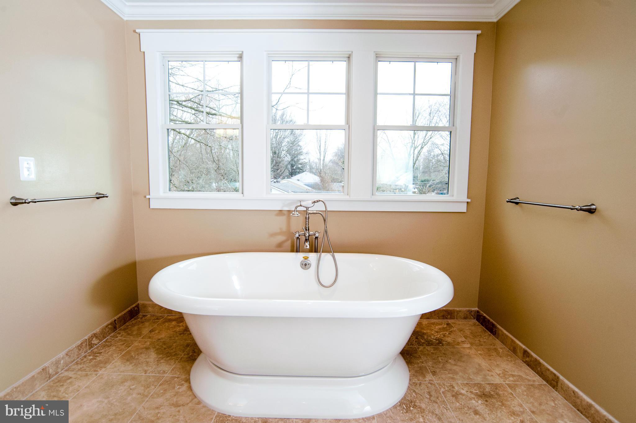 975 Lynn Street Southwest Vienna, VA 22180 - Photo 11 of 16 Bath (Master)