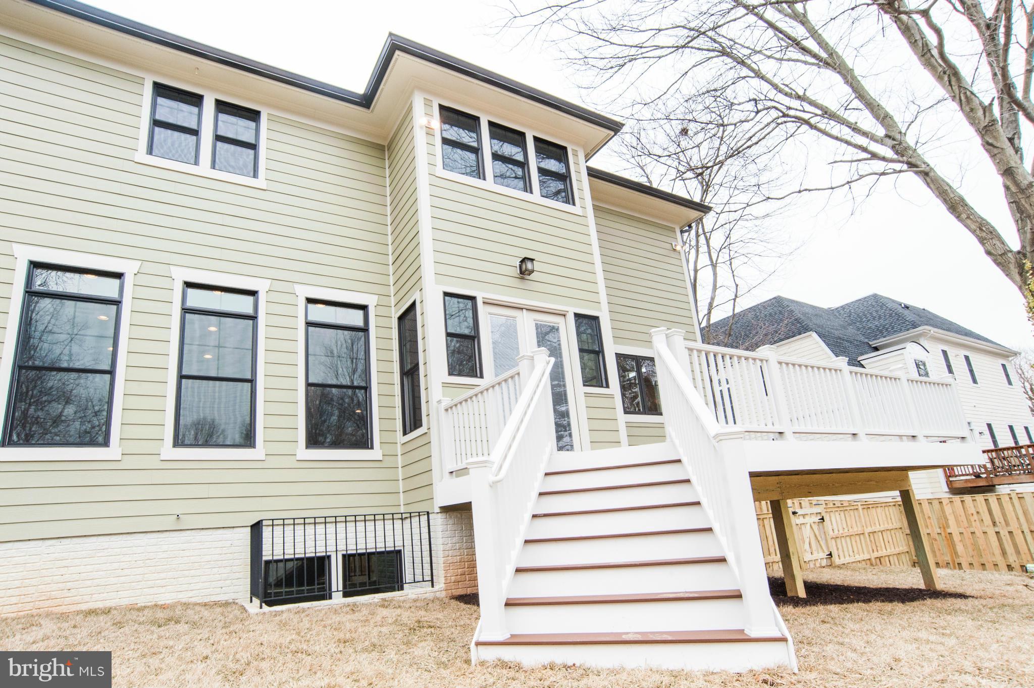 975 Lynn Street Southwest Vienna, VA 22180 - Photo 14 of 16 Exterior (Rear)