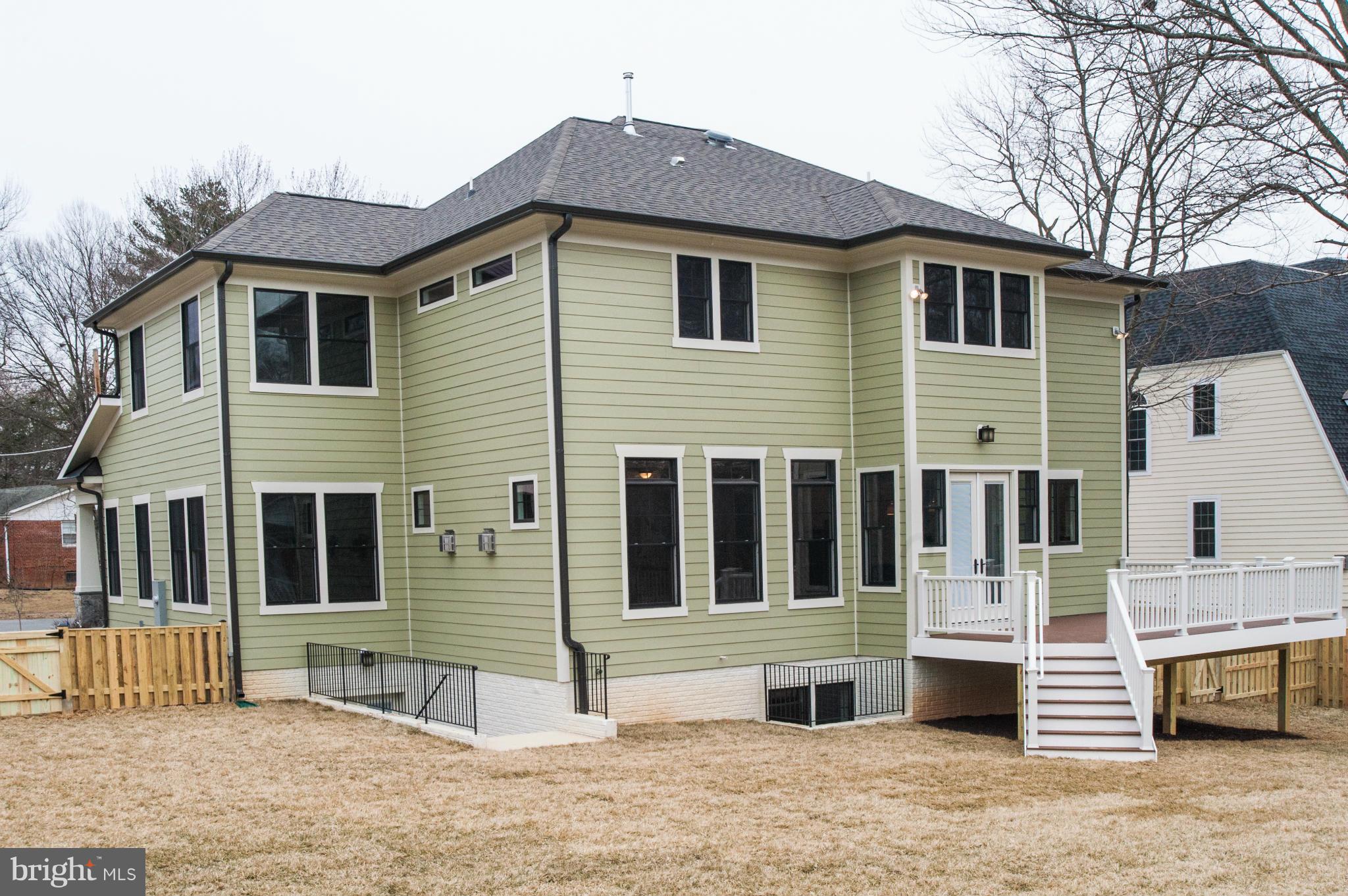 975 Lynn Street Southwest Vienna, VA 22180 - Photo 16 of 16 Exterior (Rear)