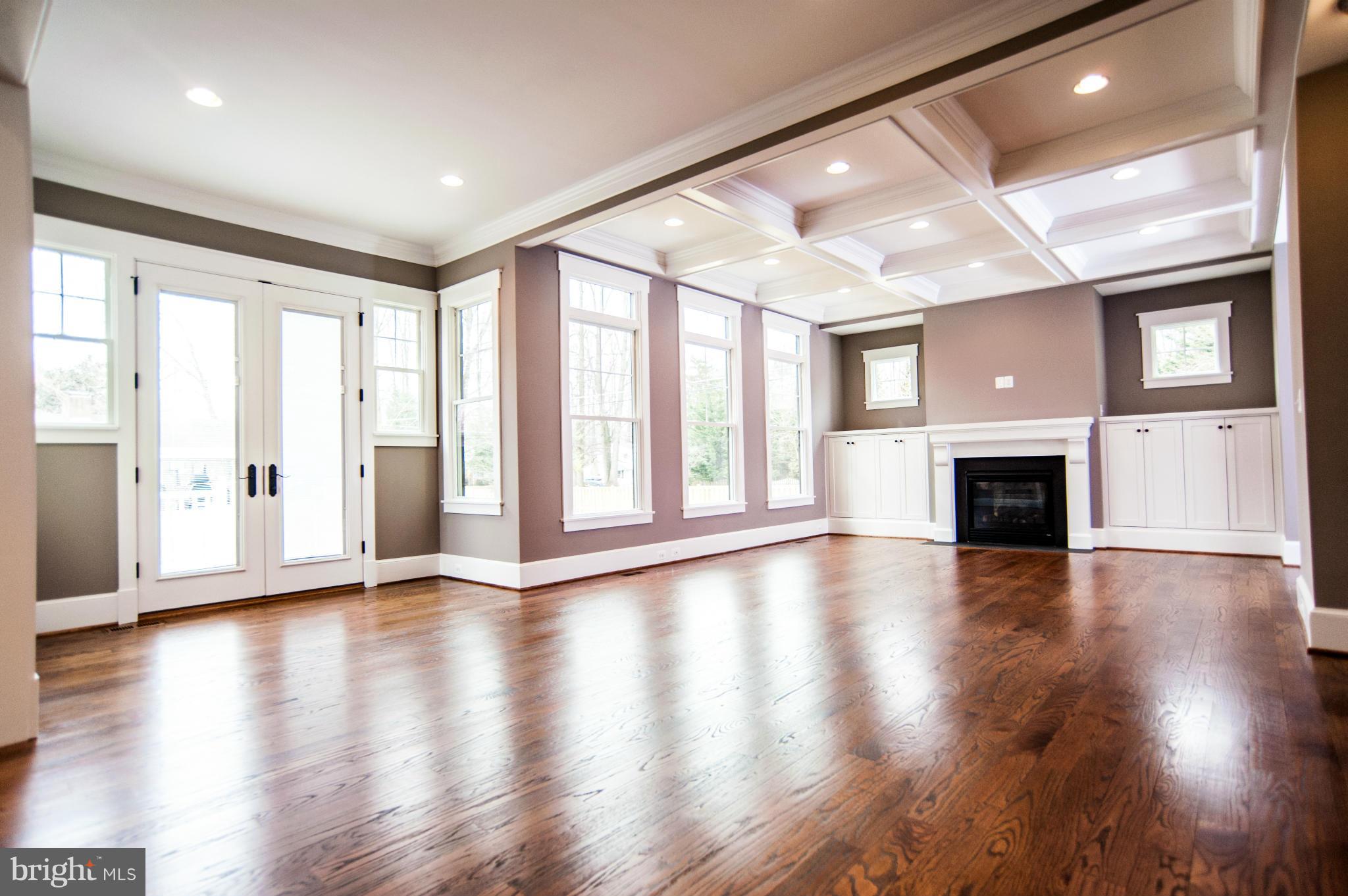 975 Lynn Street Southwest Vienna, VA 22180 - Photo 4 of 16 Family Room