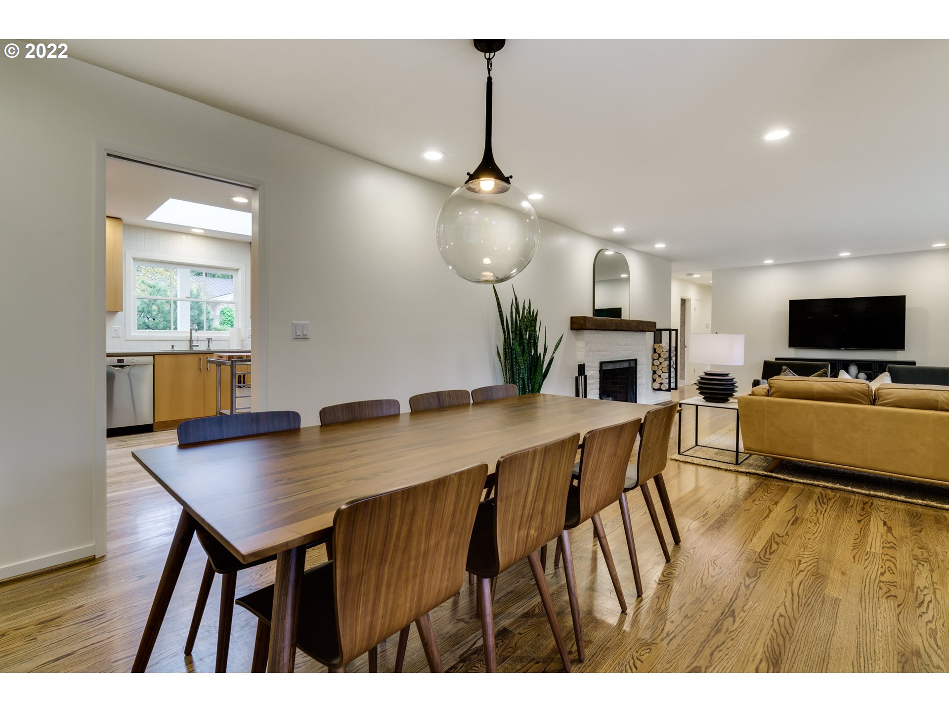 6825 Southwest Raleighwood Way Portland, OR 97225 - Photo 9 of 32 Gallery Image 9