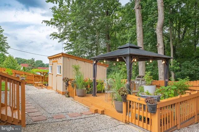 $425,000 | 8 Red Bud Court, Essex, MD 21221