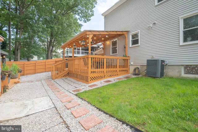 $425,000 | 8 Red Bud Court, Essex, MD 21221