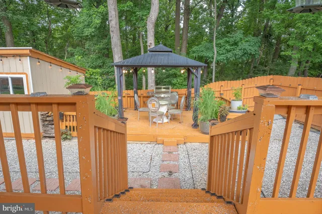 $425,000 | 8 Red Bud Court, Essex, MD 21221