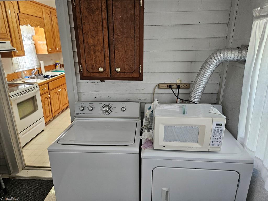 777 Copeland School Road Dobson, NC 27017 - Photo 28 of 43 Laundry Room