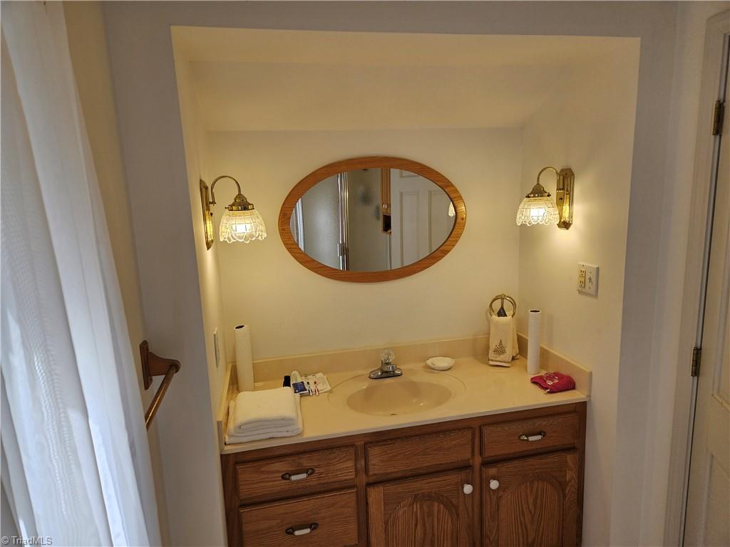 777 Copeland School Road Dobson, NC 27017 - Photo 41 of 43 Upstairs bath