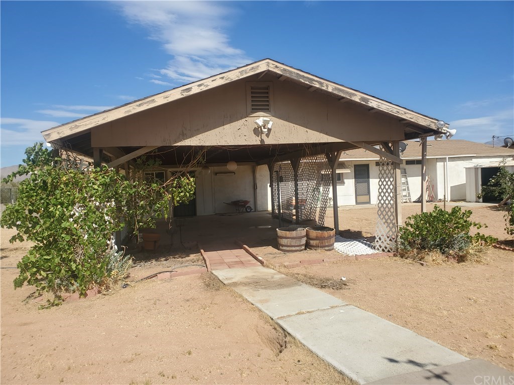 13020 Pawnee Road Apple Valley, CA 92308 - Photo 8 of 14 Covered patio back yard & back of house